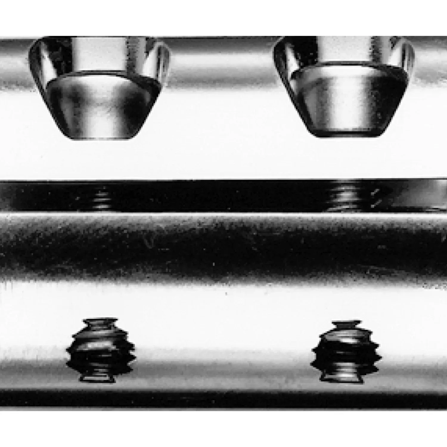 2-part clamp ring self-assembly