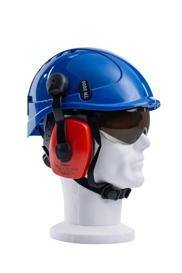 Helmet with 4 point chinstrap