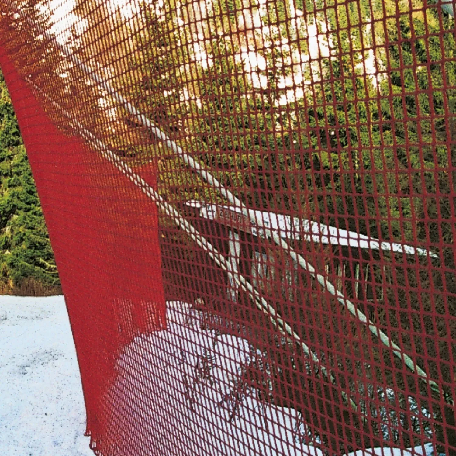 Ski slope safety net knotless